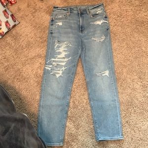 brand new mom ripped jeans. american eagle. never worn great condition